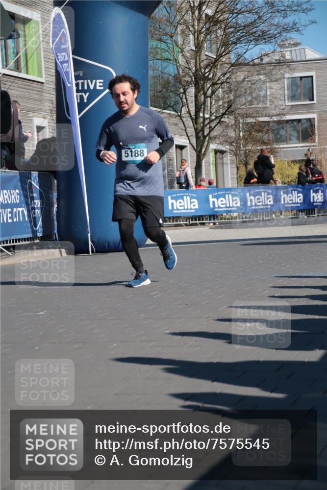 06.04.2025 - 44. Internationalen Wilhelmsburger Insellauf A. Gomolzig http://msf.ph/oto/7575545 06.04.2025 10:37:26 Ziel 3174, 5188 meine-sportfotos.de