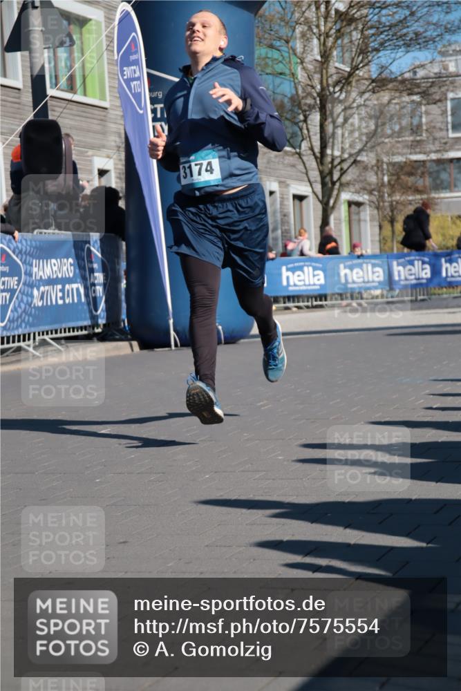 06.04.2025 - 44. Internationalen Wilhelmsburger Insellauf A. Gomolzig http://msf.ph/oto/7575554 06.04.2025 10:37:22 Ziel 3174 meine-sportfotos.de
