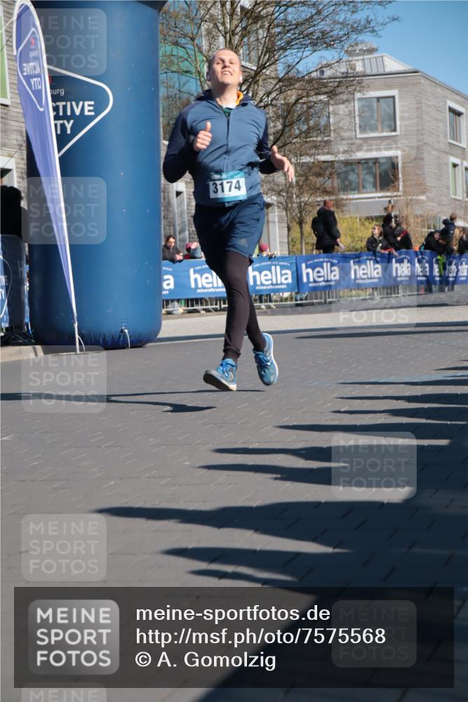 06.04.2025 - 44. Internationalen Wilhelmsburger Insellauf A. Gomolzig http://msf.ph/oto/7575568 06.04.2025 10:37:22 Ziel 3174 meine-sportfotos.de