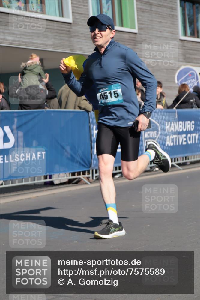06.04.2025 - 44. Internationalen Wilhelmsburger Insellauf A. Gomolzig http://msf.ph/oto/7575589 06.04.2025 10:37:17 Ziel 3174, 4515 meine-sportfotos.de