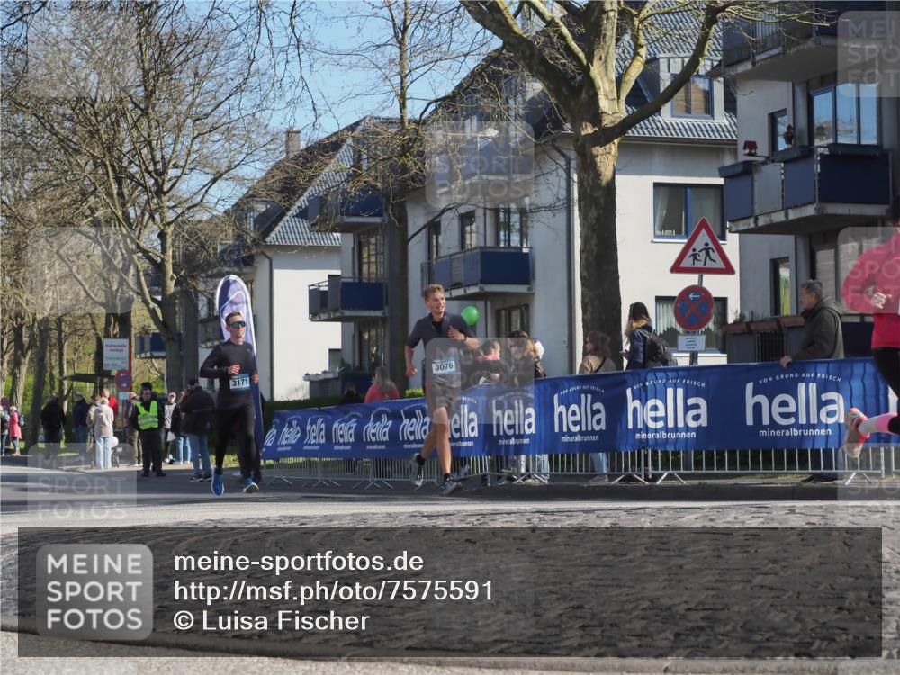 06.04.2025 - 44. Internationalen Wilhelmsburger Insellauf Luisa Fischer http://msf.ph/oto/7575591 06.04.2025 10:37:45 Ziel 3171, 3076 meine-sportfotos.de