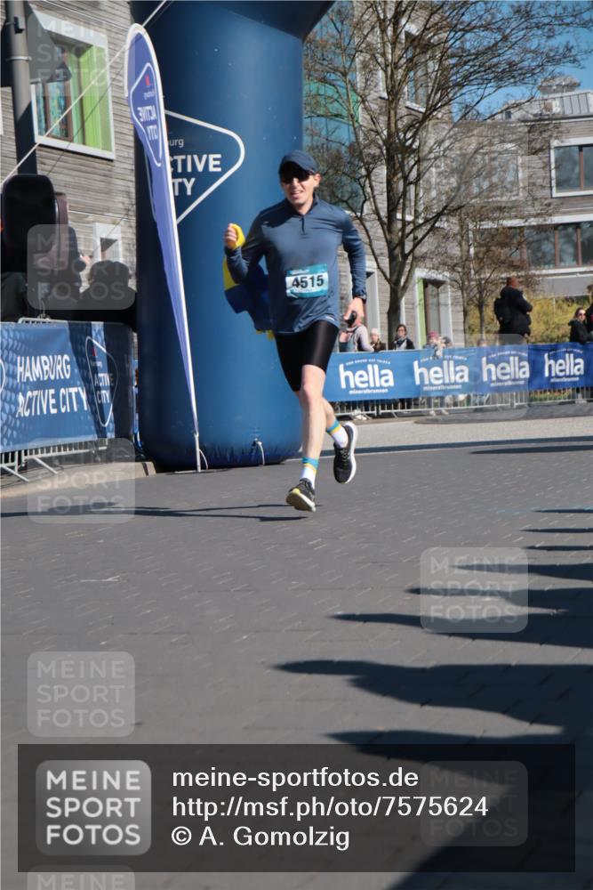 06.04.2025 - 44. Internationalen Wilhelmsburger Insellauf A. Gomolzig http://msf.ph/oto/7575624 06.04.2025 10:37:16 Ziel 3174, 4515 meine-sportfotos.de