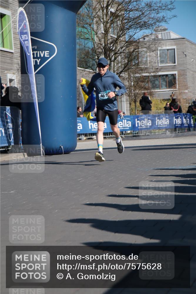 06.04.2025 - 44. Internationalen Wilhelmsburger Insellauf A. Gomolzig http://msf.ph/oto/7575628 06.04.2025 10:37:16 Ziel 3174, 4515 meine-sportfotos.de