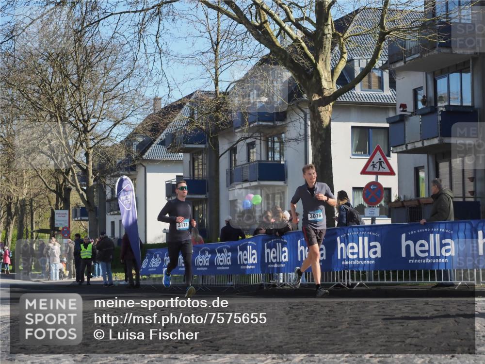 06.04.2025 - 44. Internationalen Wilhelmsburger Insellauf Luisa Fischer http://msf.ph/oto/7575655 06.04.2025 10:37:45 Ziel 3171, 3076 meine-sportfotos.de