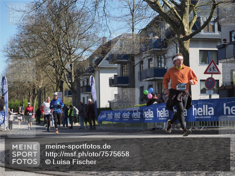 06.04.2025 - 44. Internationalen Wilhelmsburger Insellauf Luisa Fischer http://msf.ph/oto/7575658 06.04.2025 10:42:39 Ziel 4487, 4185, 4506 meine-sportfotos.de