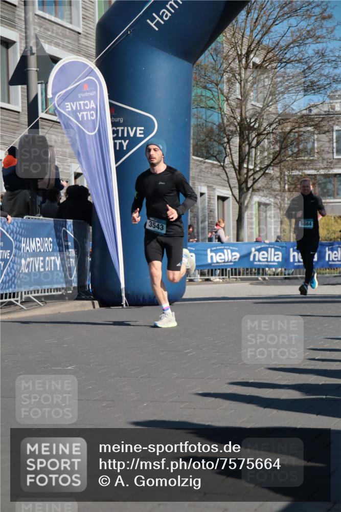06.04.2025 - 44. Internationalen Wilhelmsburger Insellauf A. Gomolzig http://msf.ph/oto/7575664 06.04.2025 10:37:03 Ziel 3543, 3819, 4099, 4587, 5067, 5084, 5198 meine-sportfotos.de