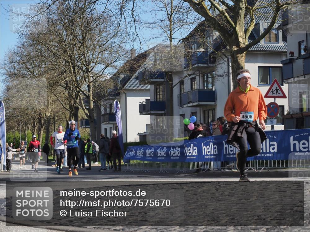 06.04.2025 - 44. Internationalen Wilhelmsburger Insellauf Luisa Fischer http://msf.ph/oto/7575670 06.04.2025 10:42:39 Ziel 4506, 4487, 4185 meine-sportfotos.de