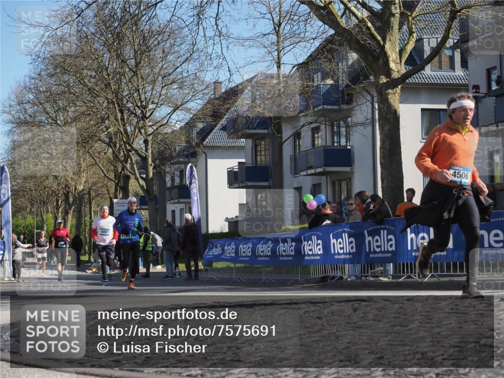 06.04.2025 - 44. Internationalen Wilhelmsburger Insellauf Luisa Fischer http://msf.ph/oto/7575691 06.04.2025 10:42:39 Ziel 4506, 4487, 4185 meine-sportfotos.de