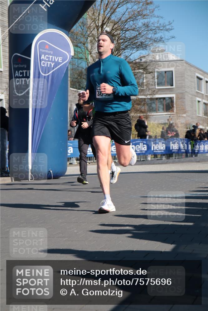 06.04.2025 - 44. Internationalen Wilhelmsburger Insellauf A. Gomolzig http://msf.ph/oto/7575696 06.04.2025 10:36:58 Ziel 3543, 3690, 3819, 4587, 5198 meine-sportfotos.de