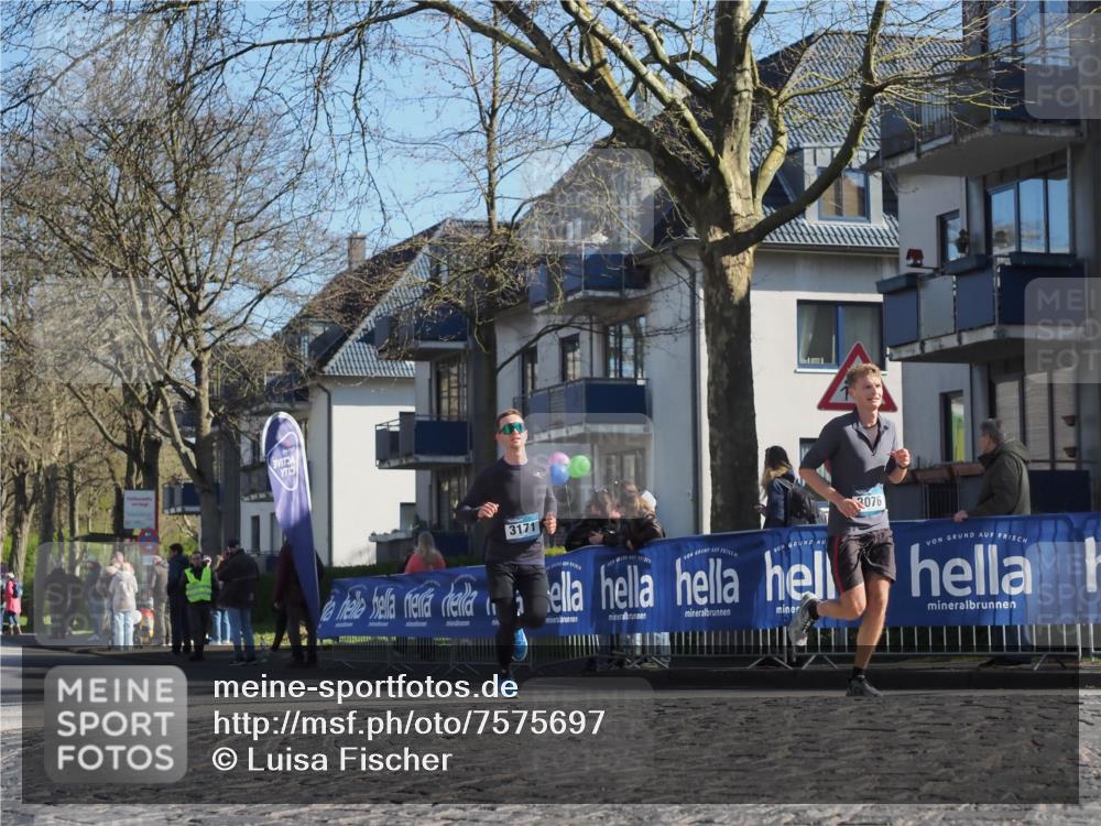 06.04.2025 - 44. Internationalen Wilhelmsburger Insellauf Luisa Fischer http://msf.ph/oto/7575697 06.04.2025 10:37:46 Ziel 3171, 3076 meine-sportfotos.de