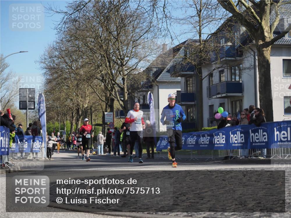 06.04.2025 - 44. Internationalen Wilhelmsburger Insellauf Luisa Fischer http://msf.ph/oto/7575713 06.04.2025 10:42:41 Ziel 3324, 4002, 4487, 85, 43 meine-sportfotos.de