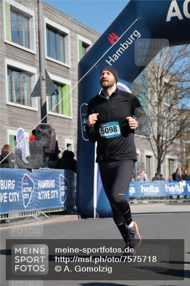 06.04.2025 - 44. Internationalen Wilhelmsburger Insellauf A. Gomolzig http://msf.ph/oto/7575718 06.04.2025 10:36:45 Ziel 4293, 4534, 5098 meine-sportfotos.de