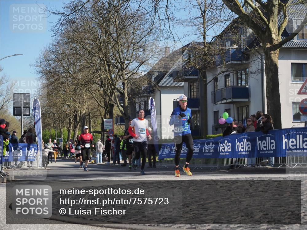 06.04.2025 - 44. Internationalen Wilhelmsburger Insellauf Luisa Fischer http://msf.ph/oto/7575723 06.04.2025 10:42:41 Ziel 3324, 4487, 4185 meine-sportfotos.de
