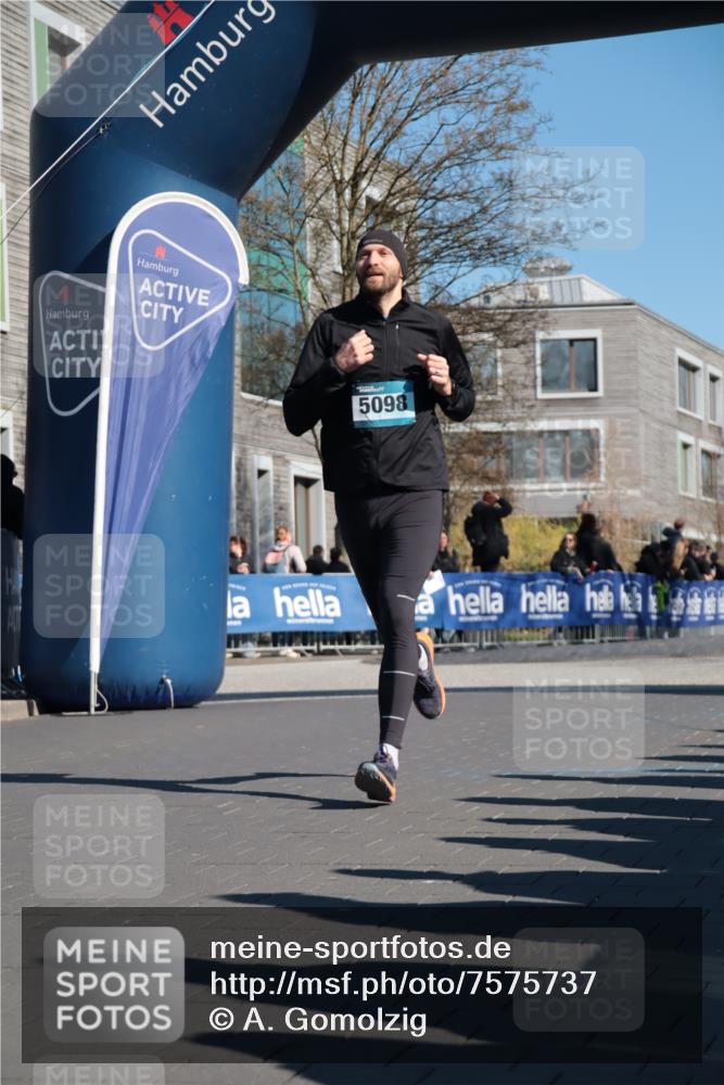 06.04.2025 - 44. Internationalen Wilhelmsburger Insellauf A. Gomolzig http://msf.ph/oto/7575737 06.04.2025 10:36:45 Ziel 4293, 4534, 5098 meine-sportfotos.de
