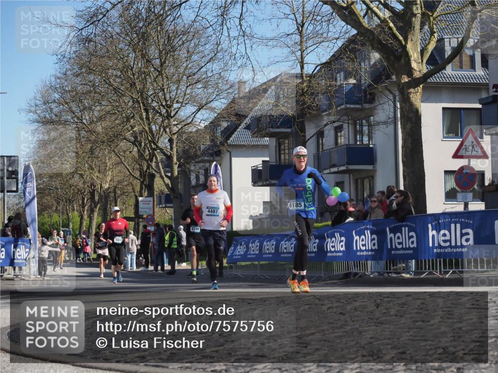 06.04.2025 - 44. Internationalen Wilhelmsburger Insellauf Luisa Fischer http://msf.ph/oto/7575756 06.04.2025 10:42:41 Ziel 4002, 4399, 4487, 4185 meine-sportfotos.de