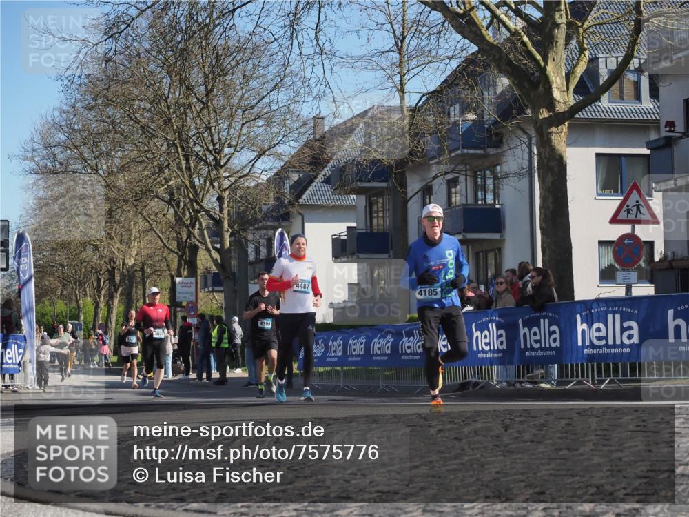 06.04.2025 - 44. Internationalen Wilhelmsburger Insellauf Luisa Fischer http://msf.ph/oto/7575776 06.04.2025 10:42:41 Ziel 3324, 4002, 4487, 4185, 4399 meine-sportfotos.de