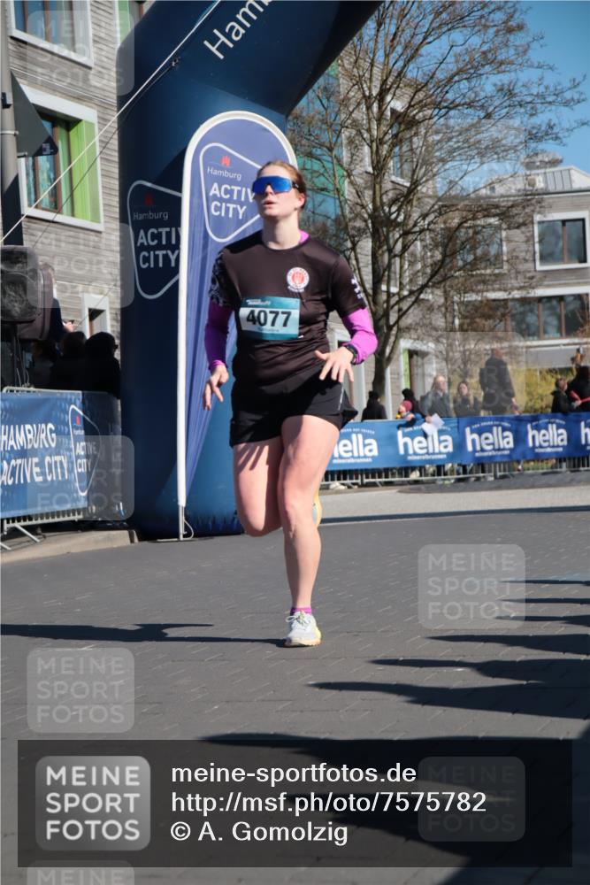 06.04.2025 - 44. Internationalen Wilhelmsburger Insellauf A. Gomolzig http://msf.ph/oto/7575782 06.04.2025 10:36:33 Ziel 3139, 4077 meine-sportfotos.de
