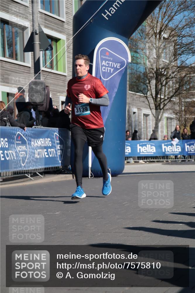 06.04.2025 - 44. Internationalen Wilhelmsburger Insellauf A. Gomolzig http://msf.ph/oto/7575810 06.04.2025 10:36:30 Ziel 3139, 4077 meine-sportfotos.de