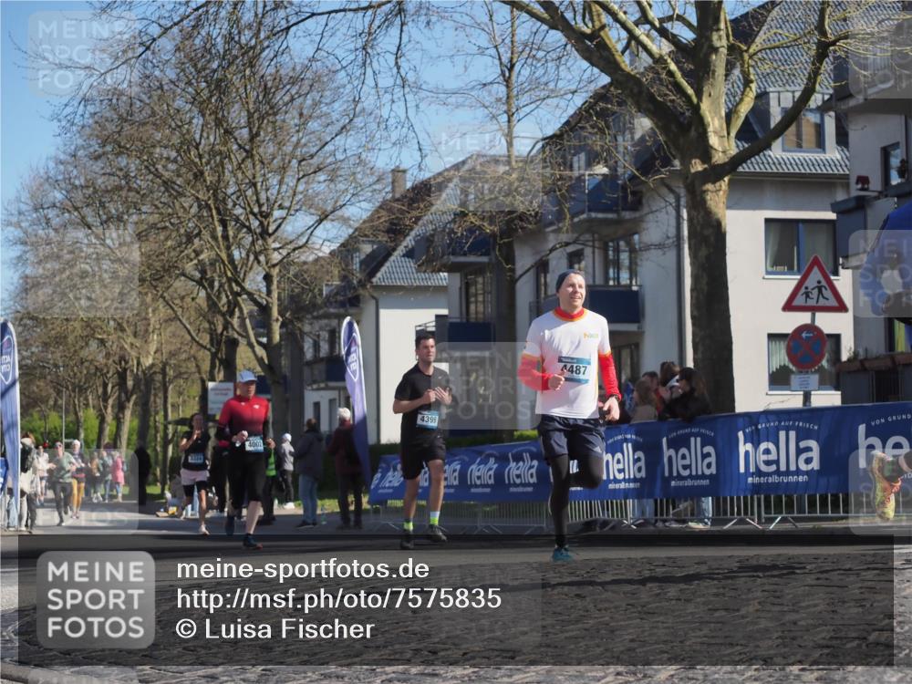 06.04.2025 - 44. Internationalen Wilhelmsburger Insellauf Luisa Fischer http://msf.ph/oto/7575835 06.04.2025 10:42:43 Ziel 4399, 3324, 4002, 1041, 4487, 10 meine-sportfotos.de