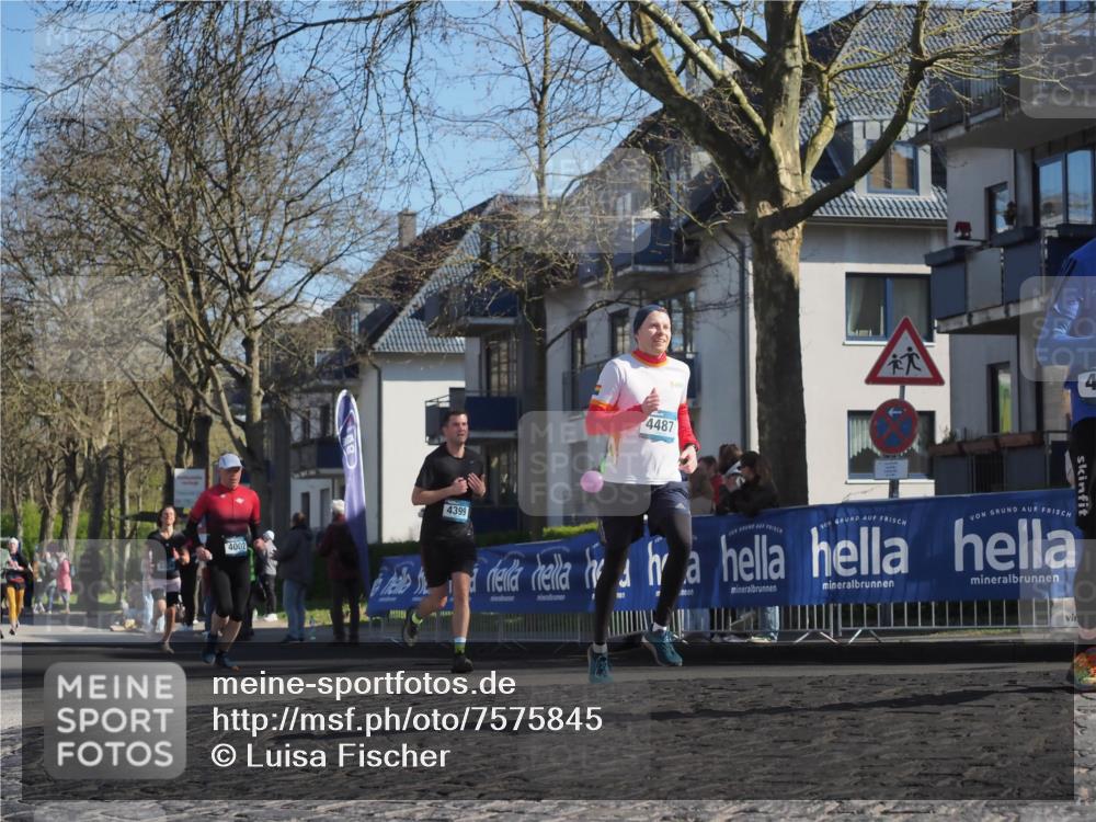 06.04.2025 - 44. Internationalen Wilhelmsburger Insellauf Luisa Fischer http://msf.ph/oto/7575845 06.04.2025 10:42:43 Ziel 4002, 4399, 4487 meine-sportfotos.de