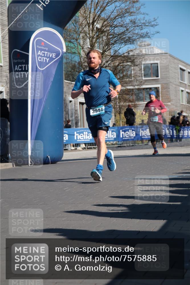 06.04.2025 - 44. Internationalen Wilhelmsburger Insellauf A. Gomolzig http://msf.ph/oto/7575885 06.04.2025 10:36:07 Ziel 3602, 3832, 3933, 3944, 4120 meine-sportfotos.de