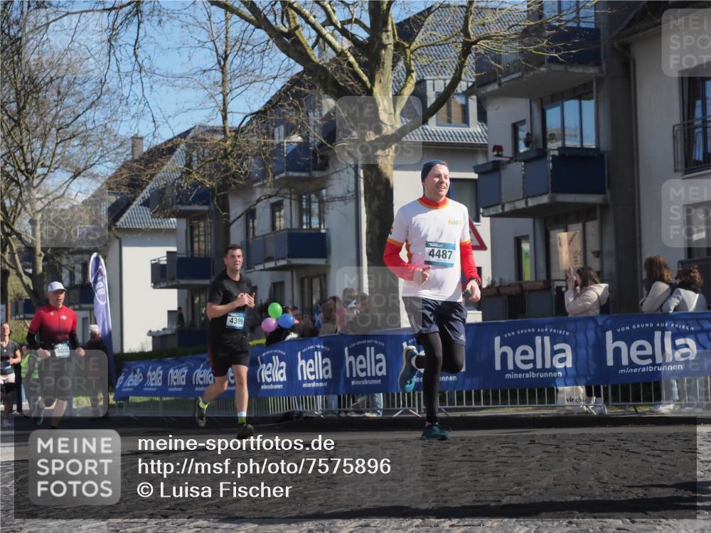 06.04.2025 - 44. Internationalen Wilhelmsburger Insellauf Luisa Fischer http://msf.ph/oto/7575896 06.04.2025 10:42:44 Ziel 4399, 4487, 4002 meine-sportfotos.de