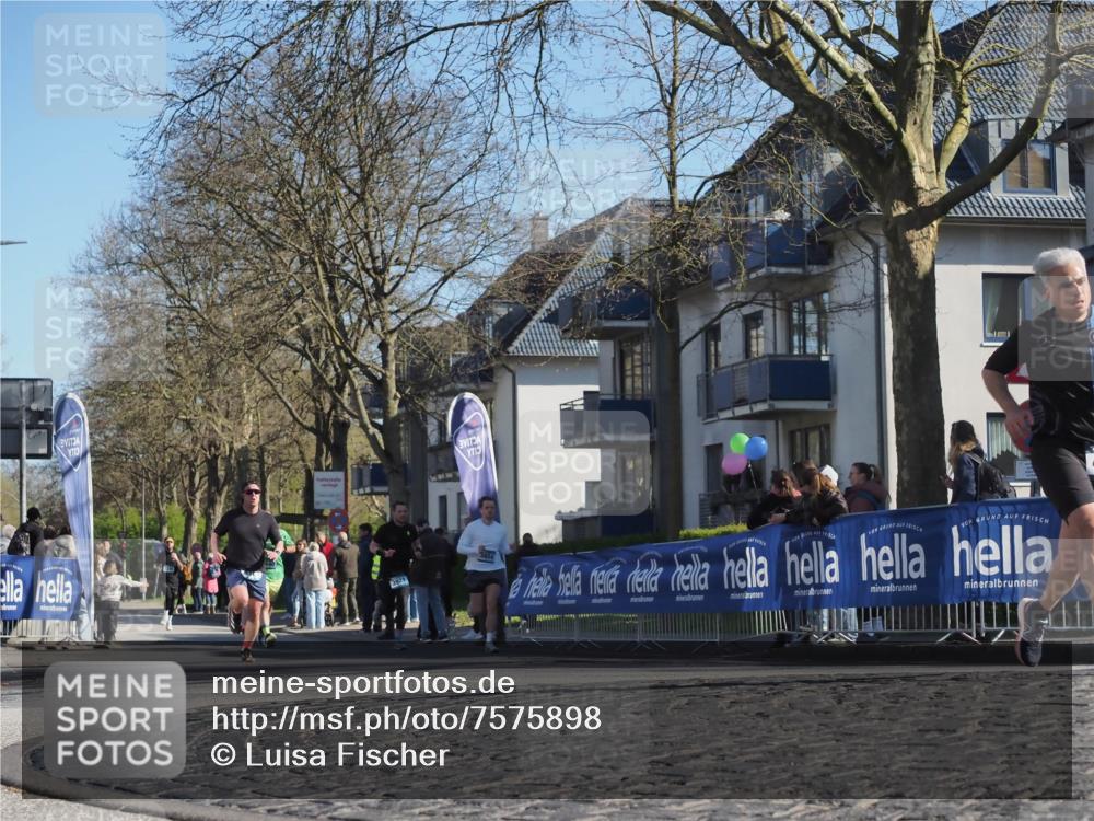 06.04.2025 - 44. Internationalen Wilhelmsburger Insellauf Luisa Fischer http://msf.ph/oto/7575898 06.04.2025 10:37:55 Ziel 3921 meine-sportfotos.de