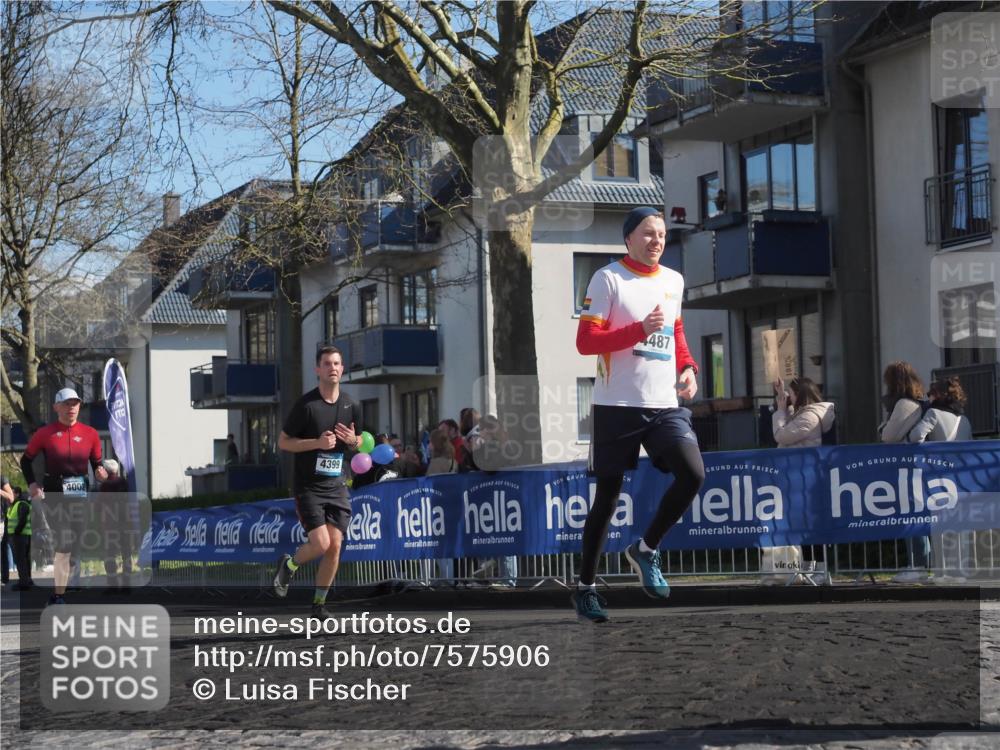 06.04.2025 - 44. Internationalen Wilhelmsburger Insellauf Luisa Fischer http://msf.ph/oto/7575906 06.04.2025 10:42:44 Ziel 4002, 487, 4399 meine-sportfotos.de