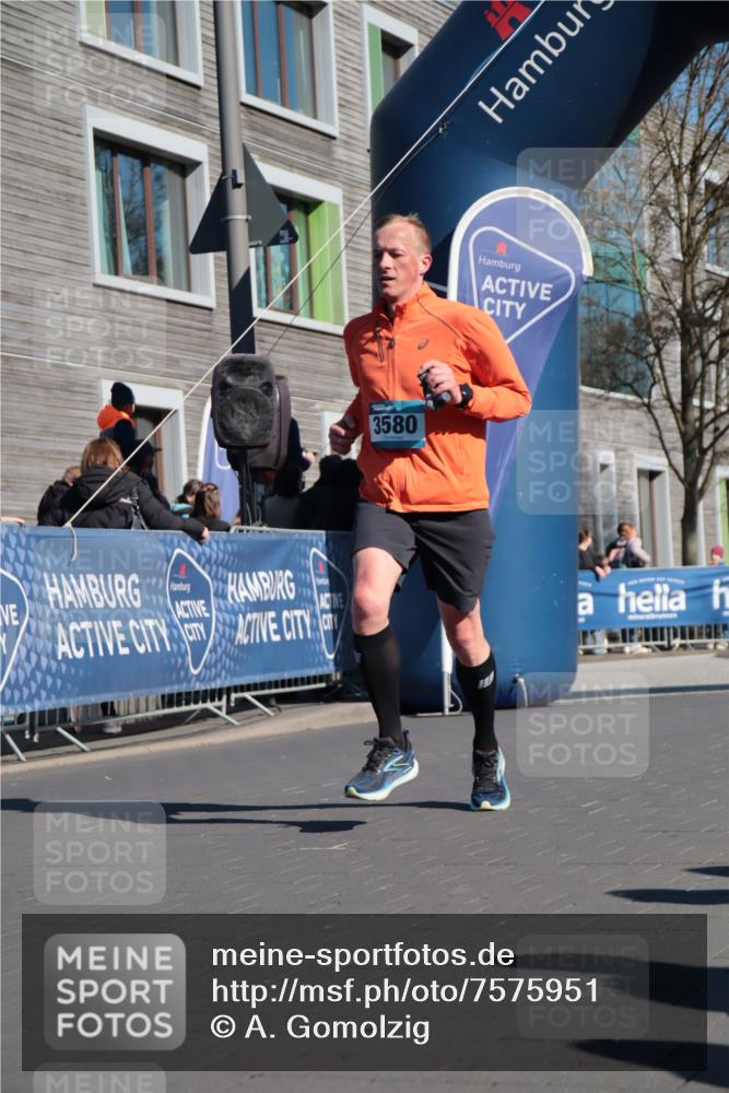 06.04.2025 - 44. Internationalen Wilhelmsburger Insellauf A. Gomolzig http://msf.ph/oto/7575951 06.04.2025 10:35:52 Ziel 3580, 4124 meine-sportfotos.de