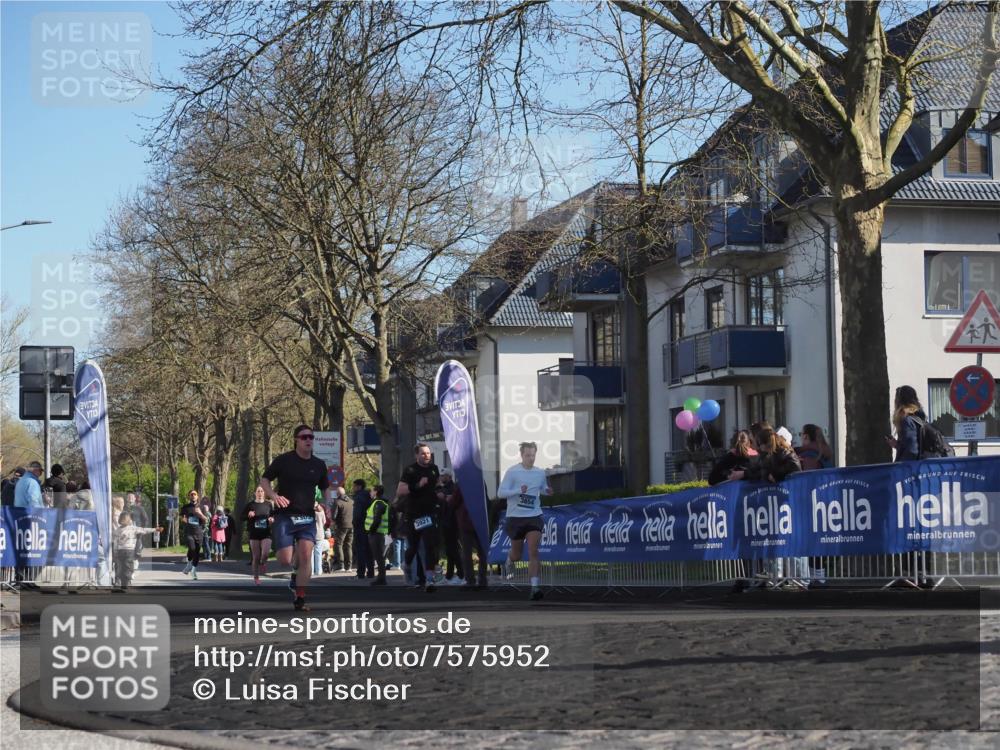 06.04.2025 - 44. Internationalen Wilhelmsburger Insellauf Luisa Fischer http://msf.ph/oto/7575952 06.04.2025 10:37:55 Ziel 3921, 3654 meine-sportfotos.de