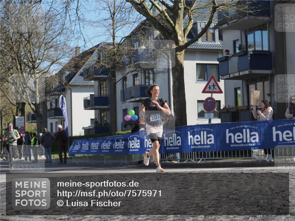 06.04.2025 - 44. Internationalen Wilhelmsburger Insellauf Luisa Fischer http://msf.ph/oto/7575971 06.04.2025 10:42:48 Ziel 3324 meine-sportfotos.de