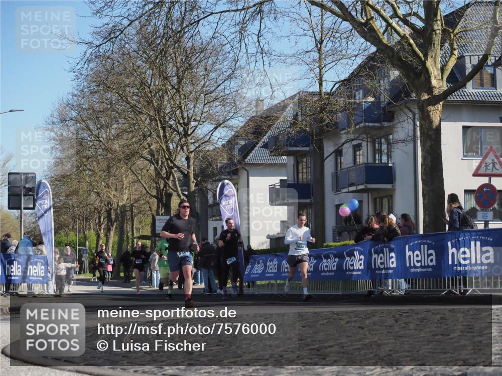 06.04.2025 - 44. Internationalen Wilhelmsburger Insellauf Luisa Fischer http://msf.ph/oto/7576000 06.04.2025 10:37:56 Ziel 4303, 3921, 3654 meine-sportfotos.de