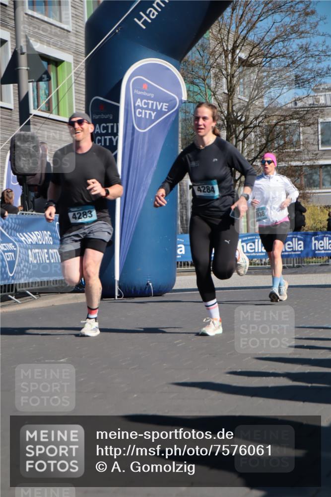 06.04.2025 - 44. Internationalen Wilhelmsburger Insellauf A. Gomolzig http://msf.ph/oto/7576061 06.04.2025 10:35:31 Ziel 3936, 3958, 4283, 4284, 4603 meine-sportfotos.de