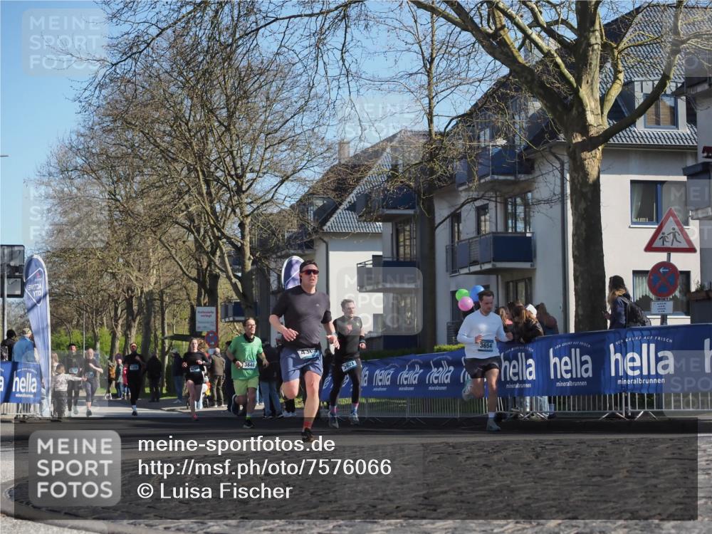 06.04.2025 - 44. Internationalen Wilhelmsburger Insellauf Luisa Fischer http://msf.ph/oto/7576066 06.04.2025 10:37:57 Ziel 4271, 3840, 430, 3921, 3654 meine-sportfotos.de