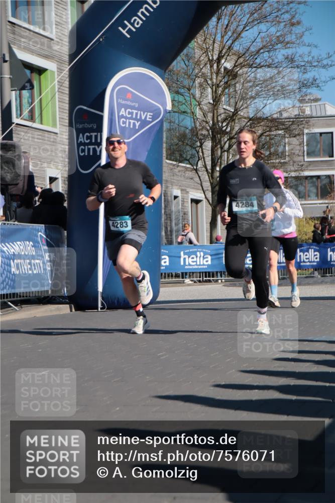 06.04.2025 - 44. Internationalen Wilhelmsburger Insellauf A. Gomolzig http://msf.ph/oto/7576071 06.04.2025 10:35:31 Ziel 3936, 3958, 4283, 4284, 4603 meine-sportfotos.de
