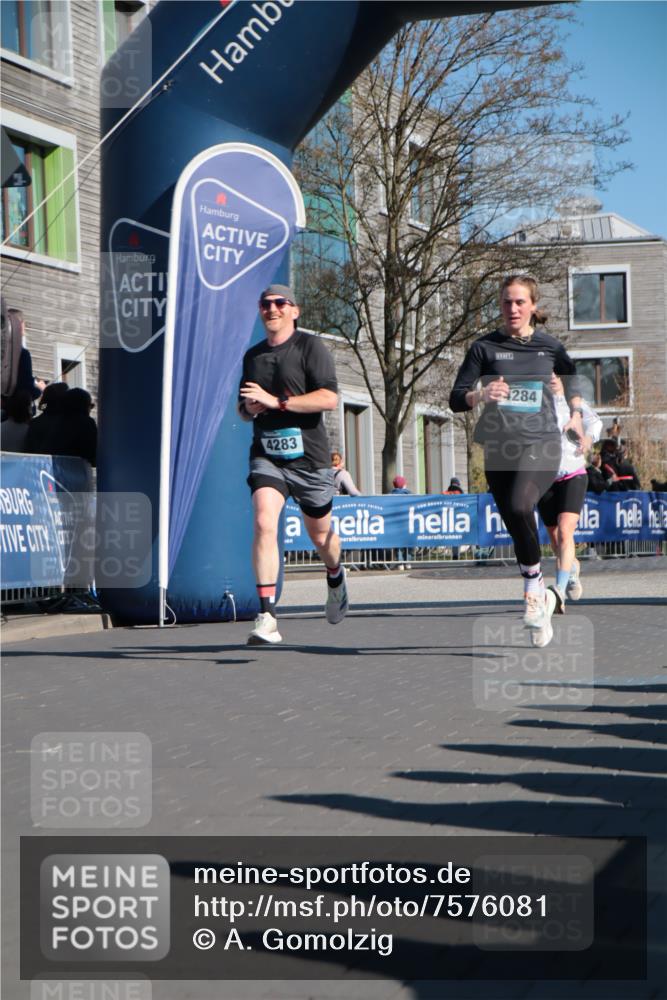 06.04.2025 - 44. Internationalen Wilhelmsburger Insellauf A. Gomolzig http://msf.ph/oto/7576081 06.04.2025 10:35:31 Ziel 3936, 3958, 4283, 4284, 4603 meine-sportfotos.de