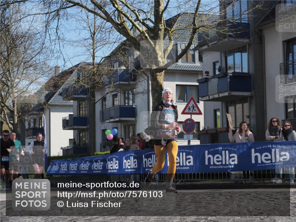 06.04.2025 - 44. Internationalen Wilhelmsburger Insellauf Luisa Fischer http://msf.ph/oto/7576103 06.04.2025 10:42:54 Ziel 3927, 3743 meine-sportfotos.de