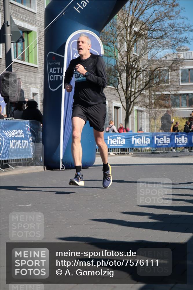 06.04.2025 - 44. Internationalen Wilhelmsburger Insellauf A. Gomolzig http://msf.ph/oto/7576111 06.04.2025 10:35:28 Ziel 3936, 3958, 4283, 4284, 4603 meine-sportfotos.de