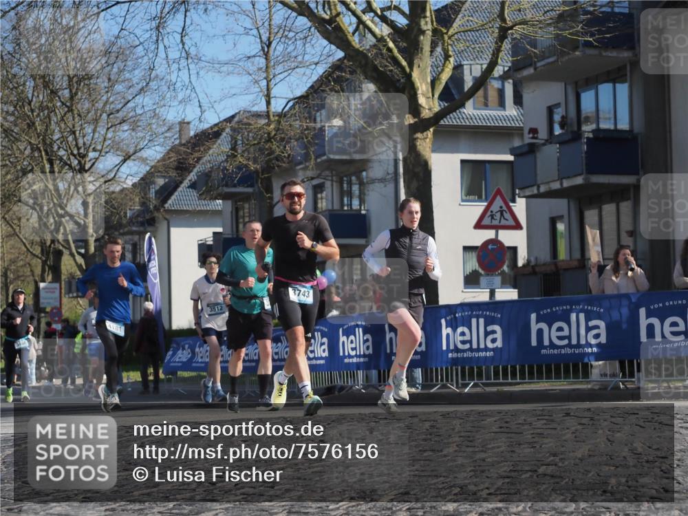 06.04.2025 - 44. Internationalen Wilhelmsburger Insellauf Luisa Fischer http://msf.ph/oto/7576156 06.04.2025 10:42:56 Ziel 3743, 3512, 4181 meine-sportfotos.de
