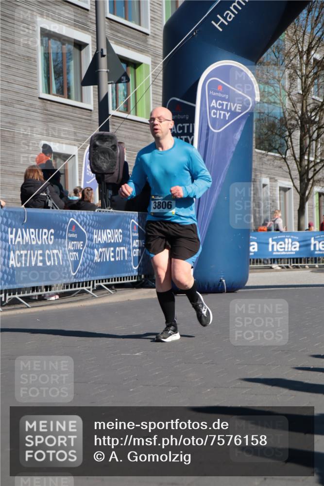 06.04.2025 - 44. Internationalen Wilhelmsburger Insellauf A. Gomolzig http://msf.ph/oto/7576158 06.04.2025 10:35:16 Ziel 3049, 3463, 3806, 5029 meine-sportfotos.de