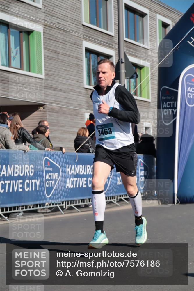 06.04.2025 - 44. Internationalen Wilhelmsburger Insellauf A. Gomolzig http://msf.ph/oto/7576186 06.04.2025 10:35:12 Ziel 3118, 3463, 3806, 5029 meine-sportfotos.de