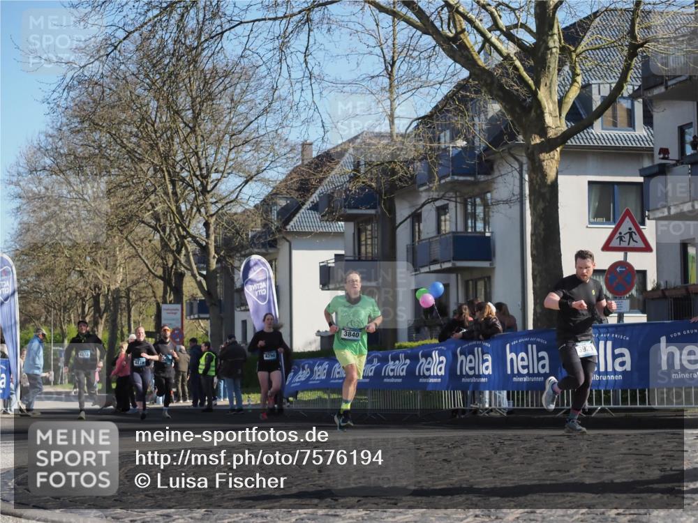 06.04.2025 - 44. Internationalen Wilhelmsburger Insellauf Luisa Fischer http://msf.ph/oto/7576194 06.04.2025 10:37:59 Ziel 4278, 4279, 4290, 3840 meine-sportfotos.de