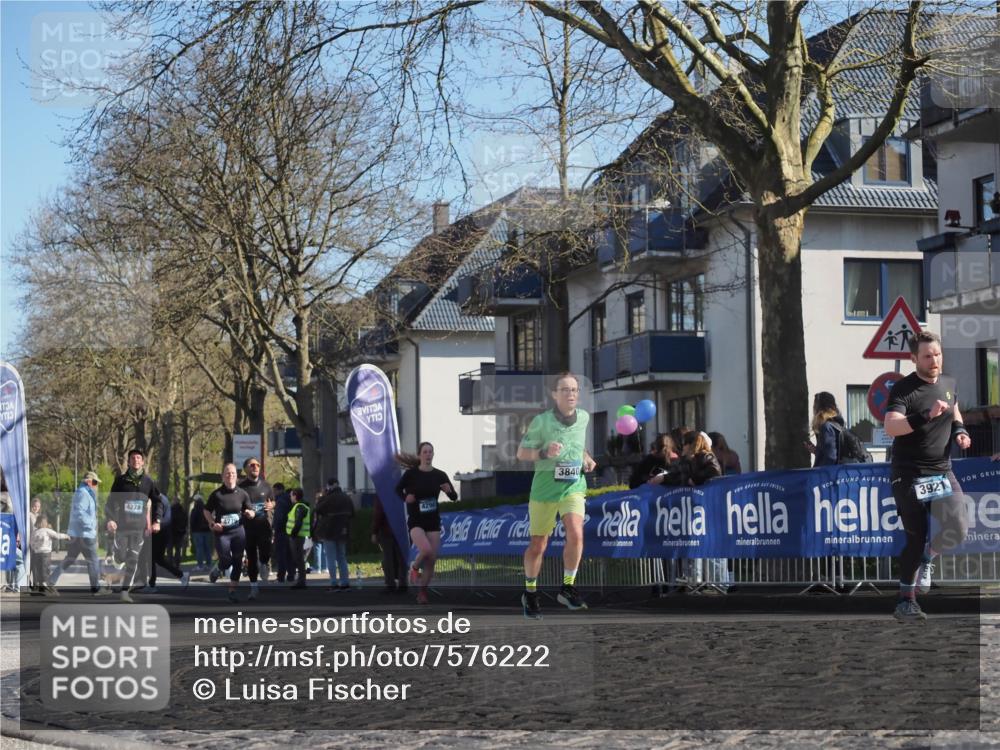06.04.2025 - 44. Internationalen Wilhelmsburger Insellauf Luisa Fischer http://msf.ph/oto/7576222 06.04.2025 10:38:00 Ziel 4278, 4290, 3840, 3921 meine-sportfotos.de