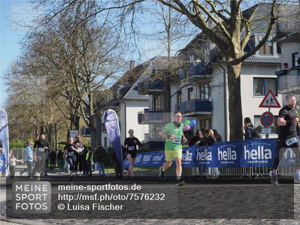 06.04.2025 - 44. Internationalen Wilhelmsburger Insellauf Luisa Fischer http://msf.ph/oto/7576232 06.04.2025 10:38:00 Ziel 4278, 4279, 4290, 3840, 3921 meine-sportfotos.de