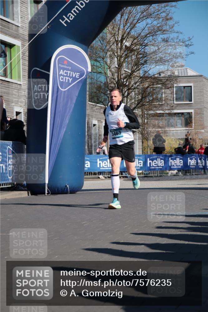 06.04.2025 - 44. Internationalen Wilhelmsburger Insellauf A. Gomolzig http://msf.ph/oto/7576235 06.04.2025 10:35:11 Ziel 3118, 3463, 3806, 5029 meine-sportfotos.de