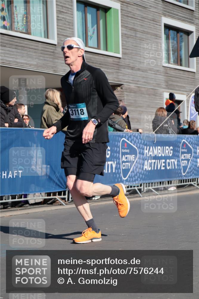 06.04.2025 - 44. Internationalen Wilhelmsburger Insellauf A. Gomolzig http://msf.ph/oto/7576244 06.04.2025 10:35:07 Ziel 3118, 3463 meine-sportfotos.de