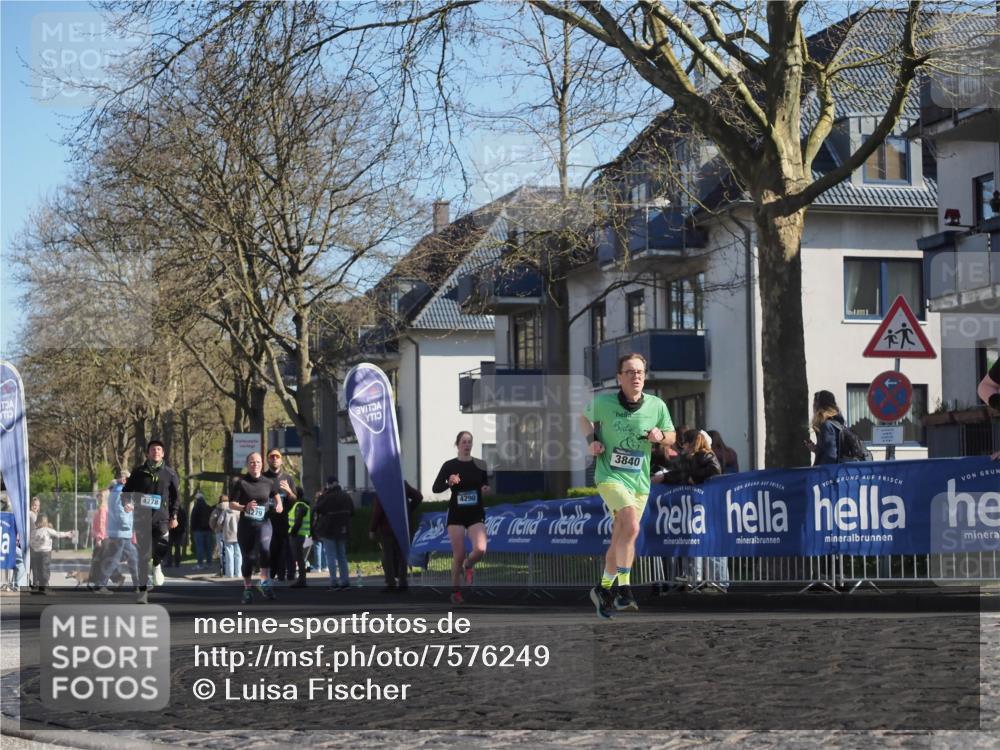 06.04.2025 - 44. Internationalen Wilhelmsburger Insellauf Luisa Fischer http://msf.ph/oto/7576249 06.04.2025 10:38:00 Ziel 4278, 4279, 4290, 3840 meine-sportfotos.de