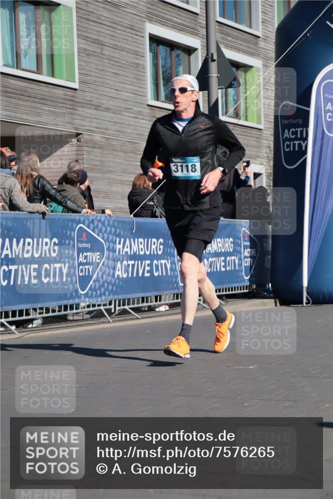 06.04.2025 - 44. Internationalen Wilhelmsburger Insellauf A. Gomolzig http://msf.ph/oto/7576265 06.04.2025 10:35:07 Ziel 3118, 3463 meine-sportfotos.de