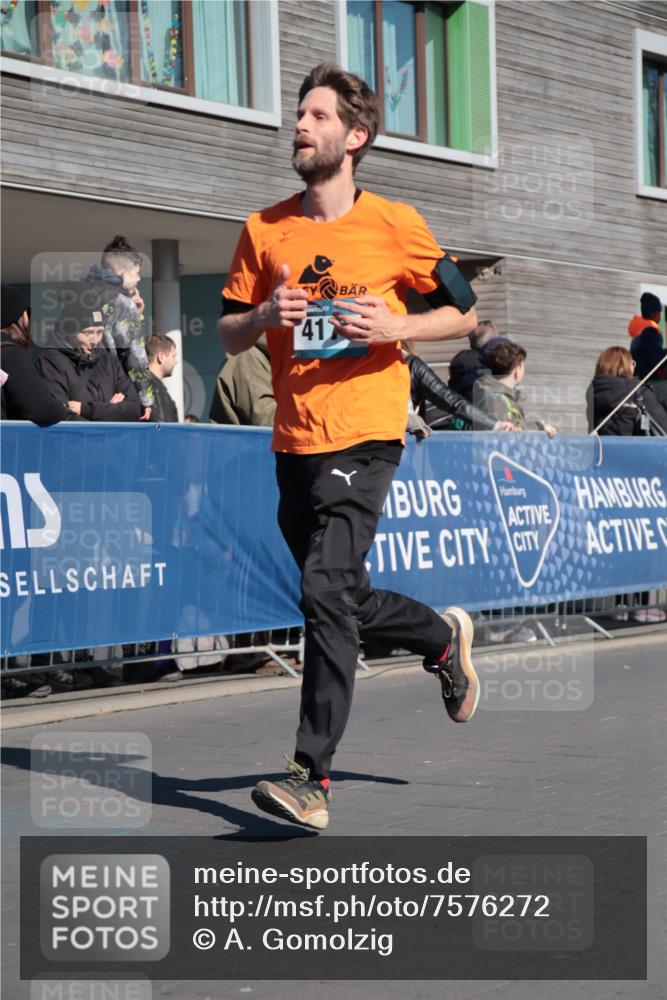06.04.2025 - 44. Internationalen Wilhelmsburger Insellauf A. Gomolzig http://msf.ph/oto/7576272 06.04.2025 10:35:00 Ziel 4178 meine-sportfotos.de