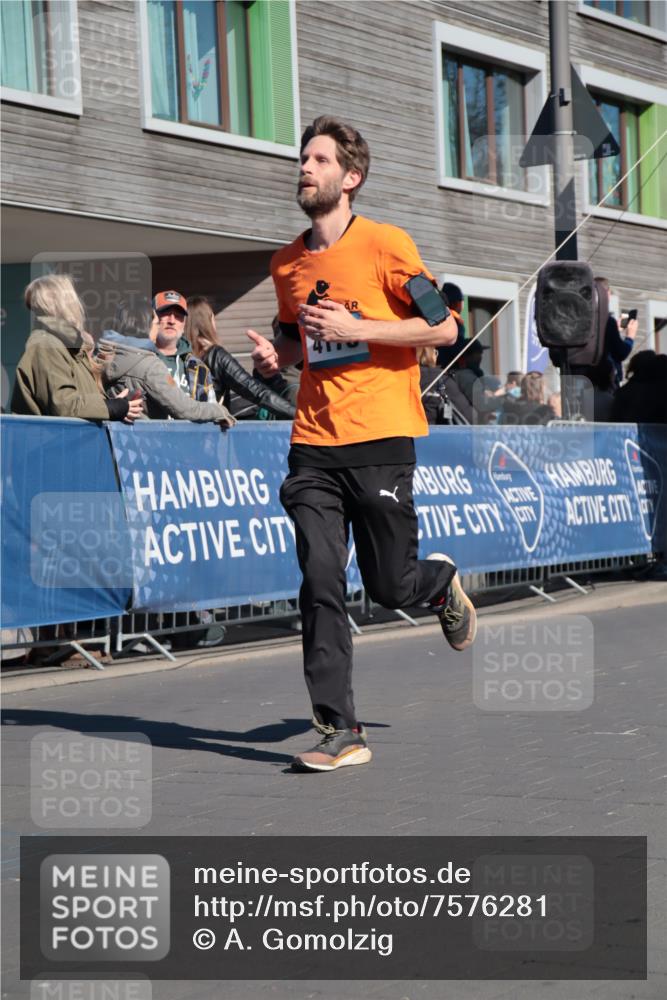 06.04.2025 - 44. Internationalen Wilhelmsburger Insellauf A. Gomolzig http://msf.ph/oto/7576281 06.04.2025 10:35:00 Ziel 4178 meine-sportfotos.de